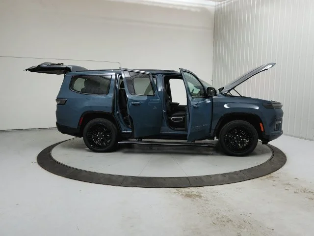 New 2026 Steel Blue Exterior Paint Jeep Limited Reserve image 17