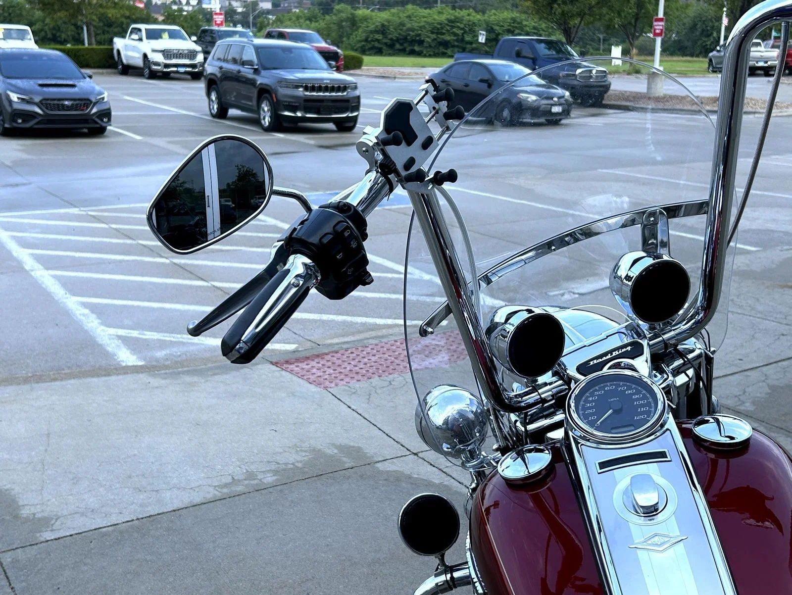 Used 2015 Red Harley-Davidson Road King image 9