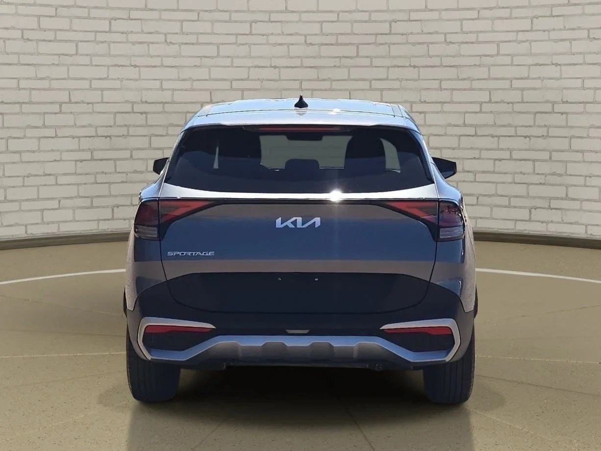 Used 2025 Everlasting Silver Kia LX image 5