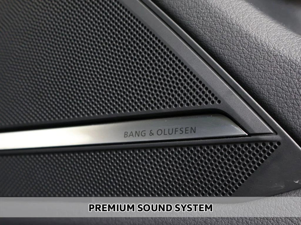 Used 2025 Mythos Black Metallic Audi 4.0T image 5