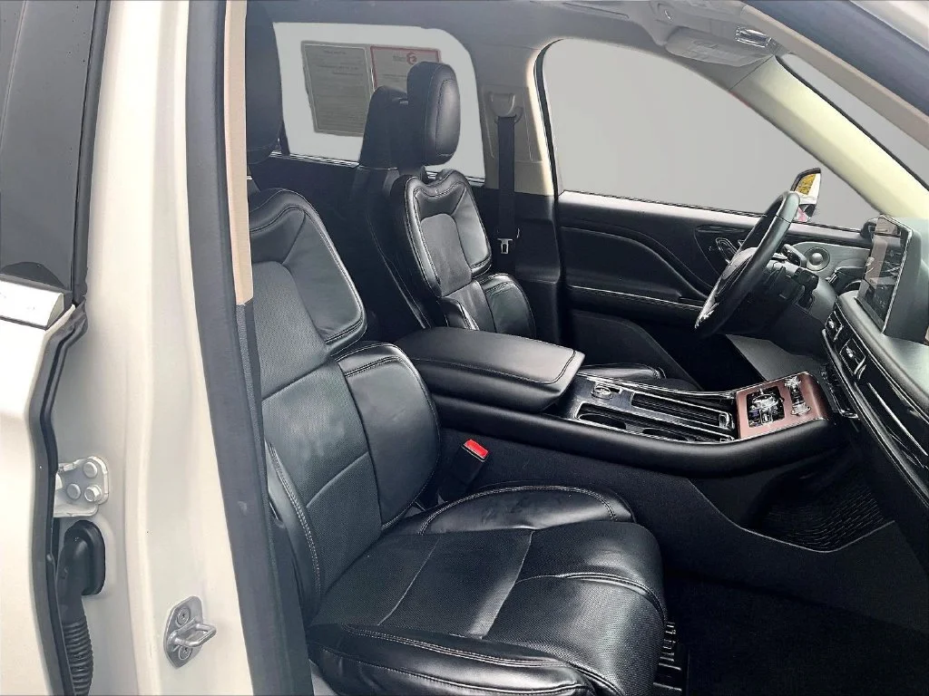 Used 2020 White Lincoln Grand Touring image 8