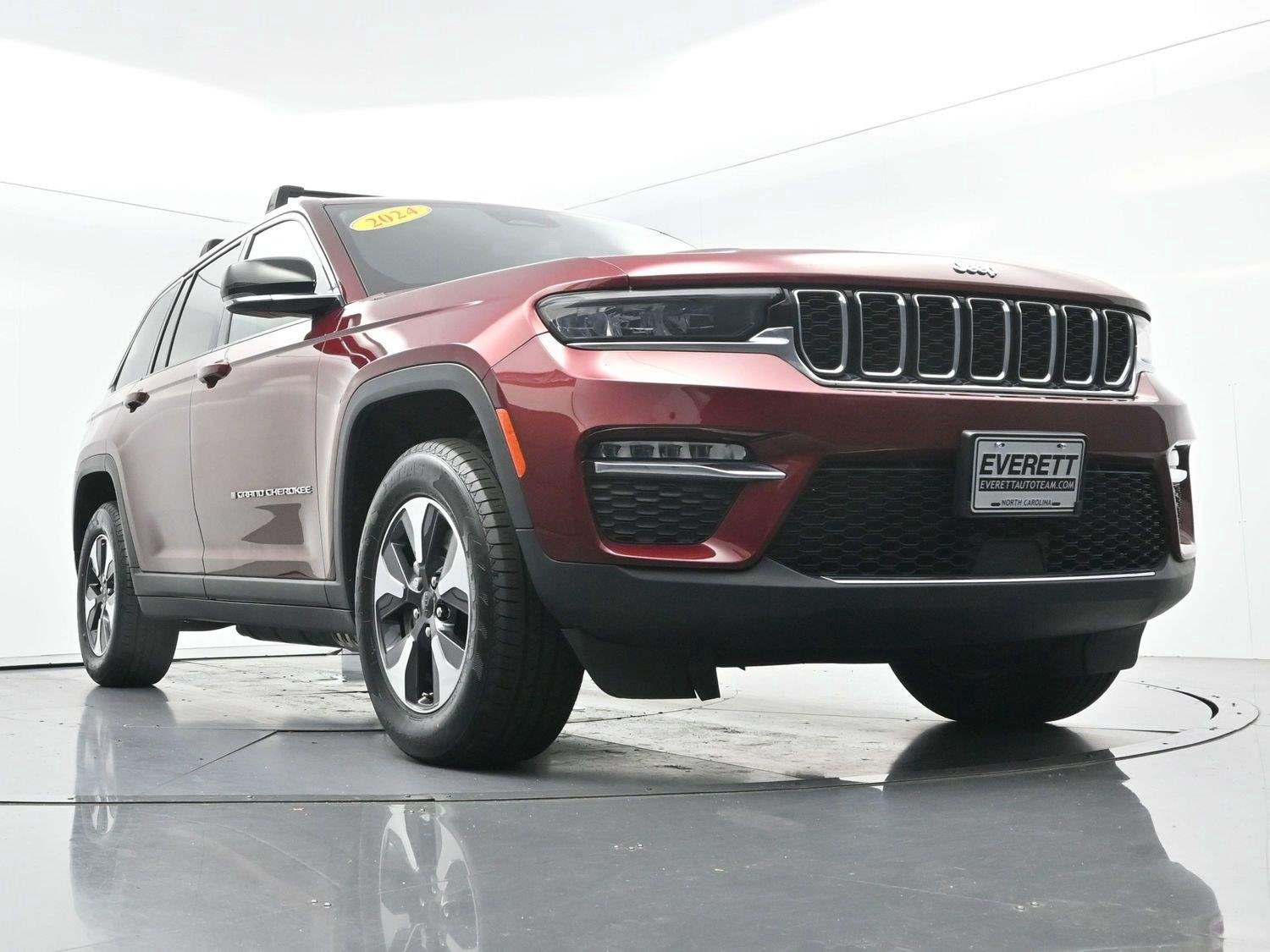 Used 2024 Red Jeep 4x4 image 48
