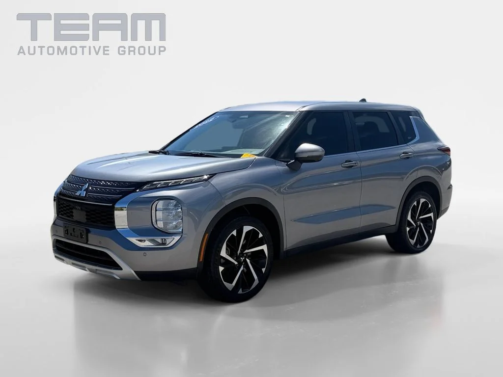 Used 2022 Gray Mitsubishi SE image 3