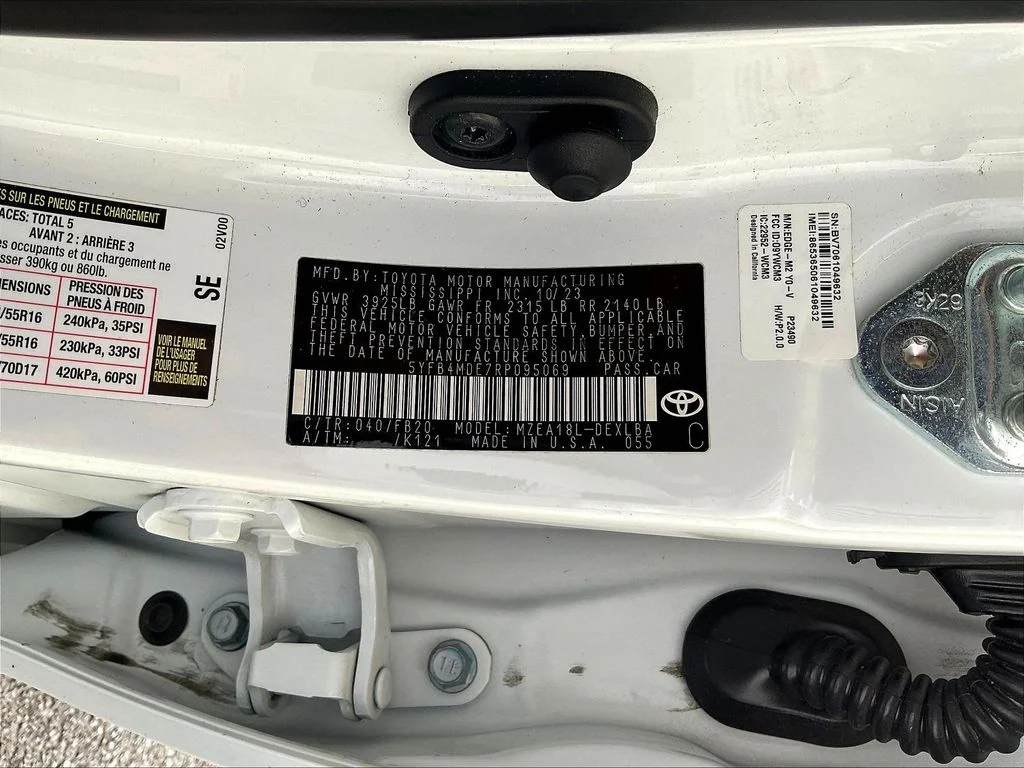 Used 2024 Ice Toyota LE image 21