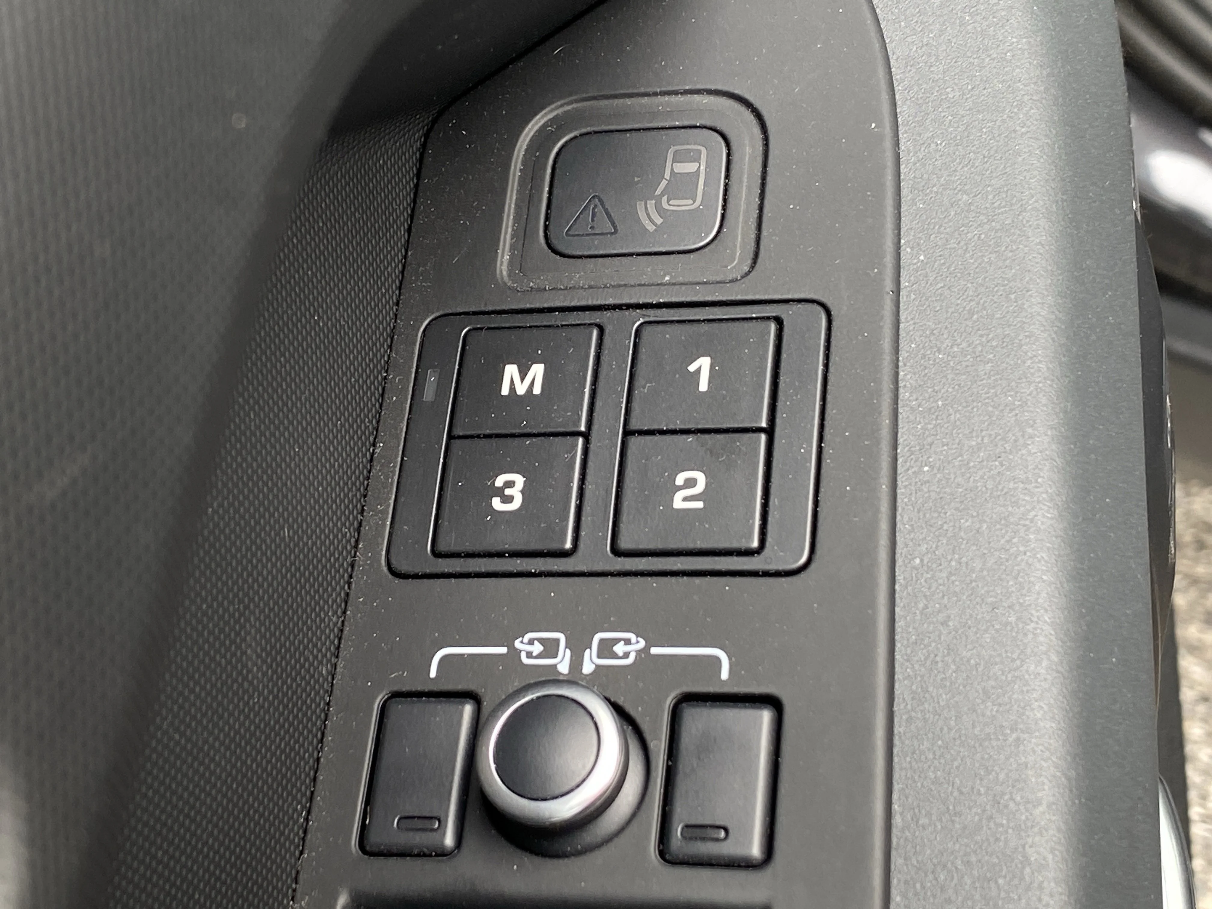 Used 2023 Black Land Rover X-Dynamic SE image 20