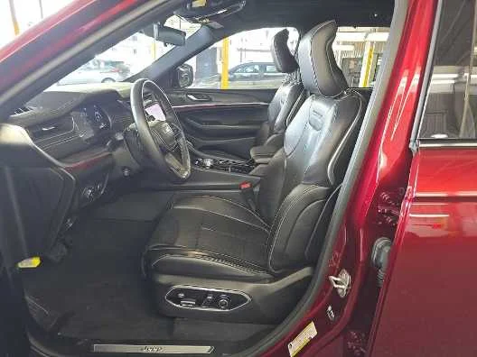 Used 2022 Velvet Red Pearlcoat Jeep Overland image 7