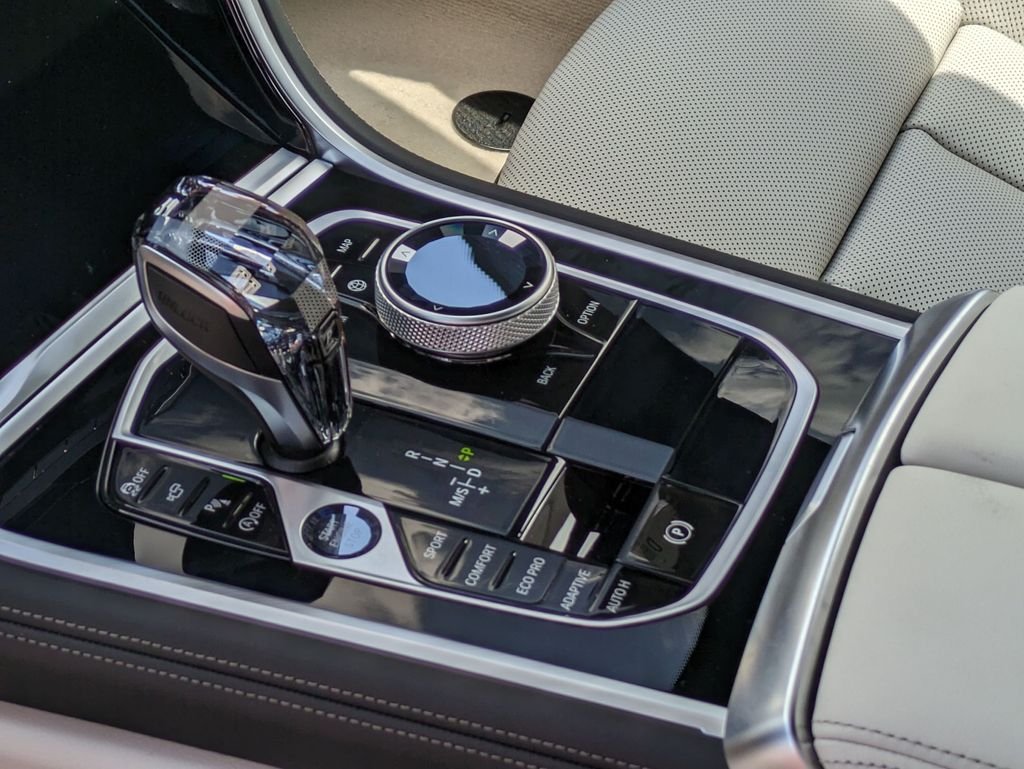 2026 BMW 8 Series 840i - Photo 17