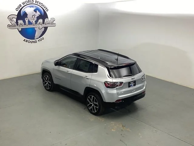 New 2025 Silver Zynith Metallic Clear-Coat Exterior Paint Jeep Limited image 10