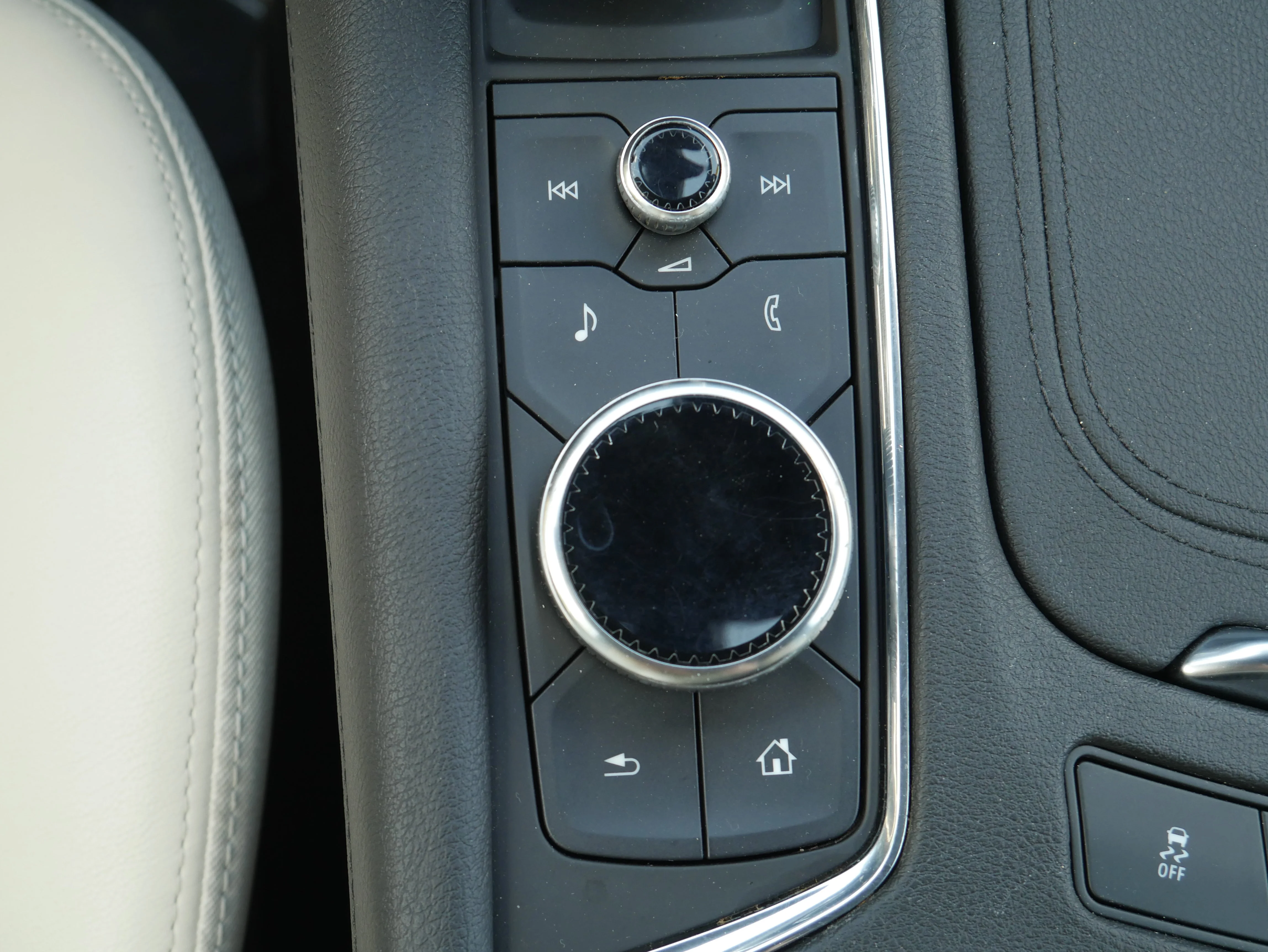 Used 2022 Rosewood Metallic Cadillac Sport image 21
