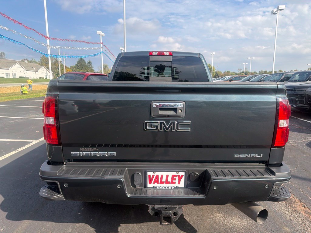 Used 2018 Green GMC Denali image 7
