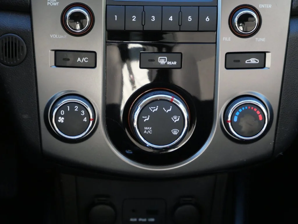 Used 2013 Silver Kia EX image 17