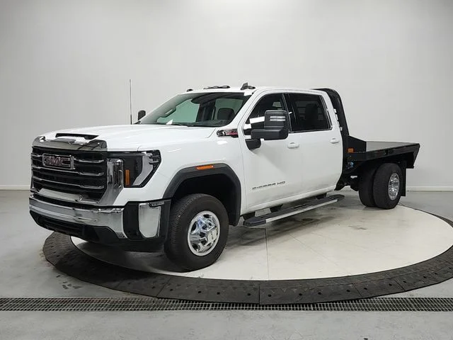 Used 2025 White GMC SLE image 3