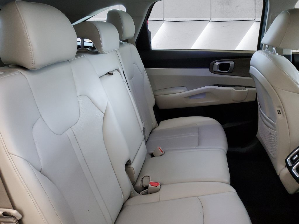 Used 2022 Green Kia S image 16