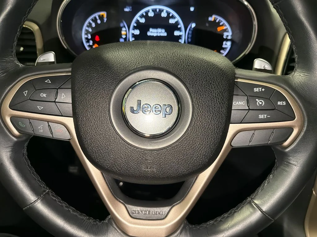 Used 2015 Bright White Clearcoat Jeep Laredo image 25