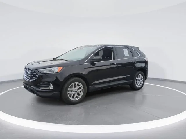 Used 2022 Black Ford SEL image 4