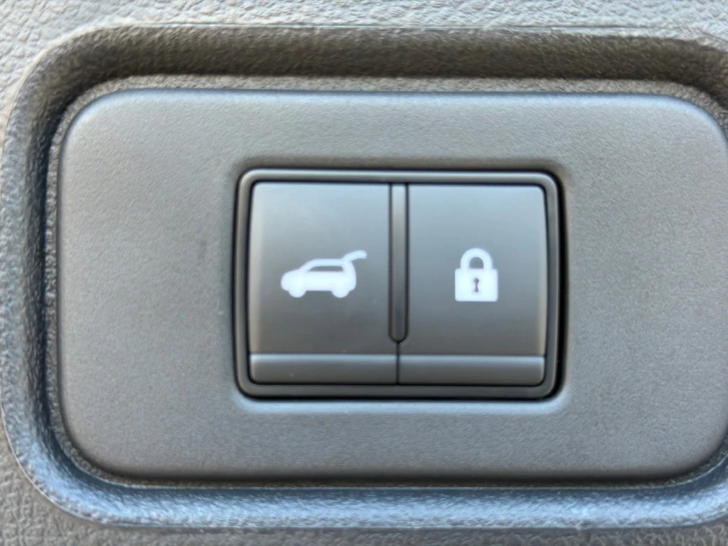 Used 2025 Black Nissan Platinum image 19