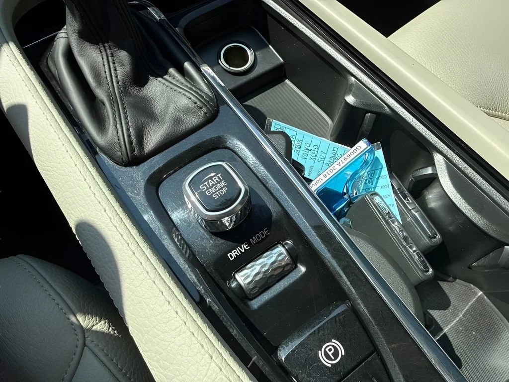 Used 2018  Volvo Momentum image 23