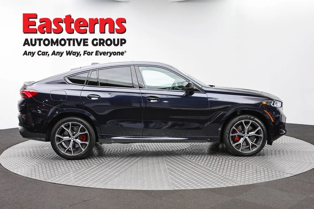 Used 2025 Black BMW M60i image 4