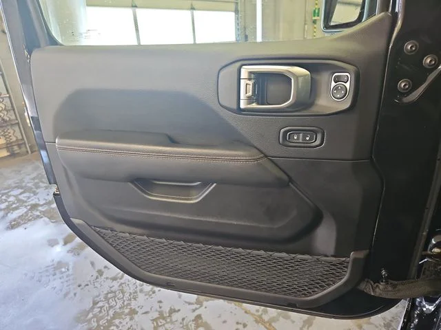 Used 2022 Black Jeep Mojave image 27