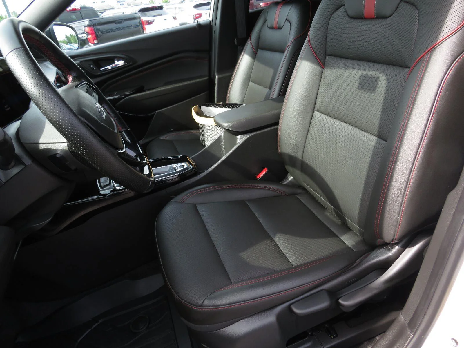 Used 2025 Summit White Chevrolet 2RS image 20