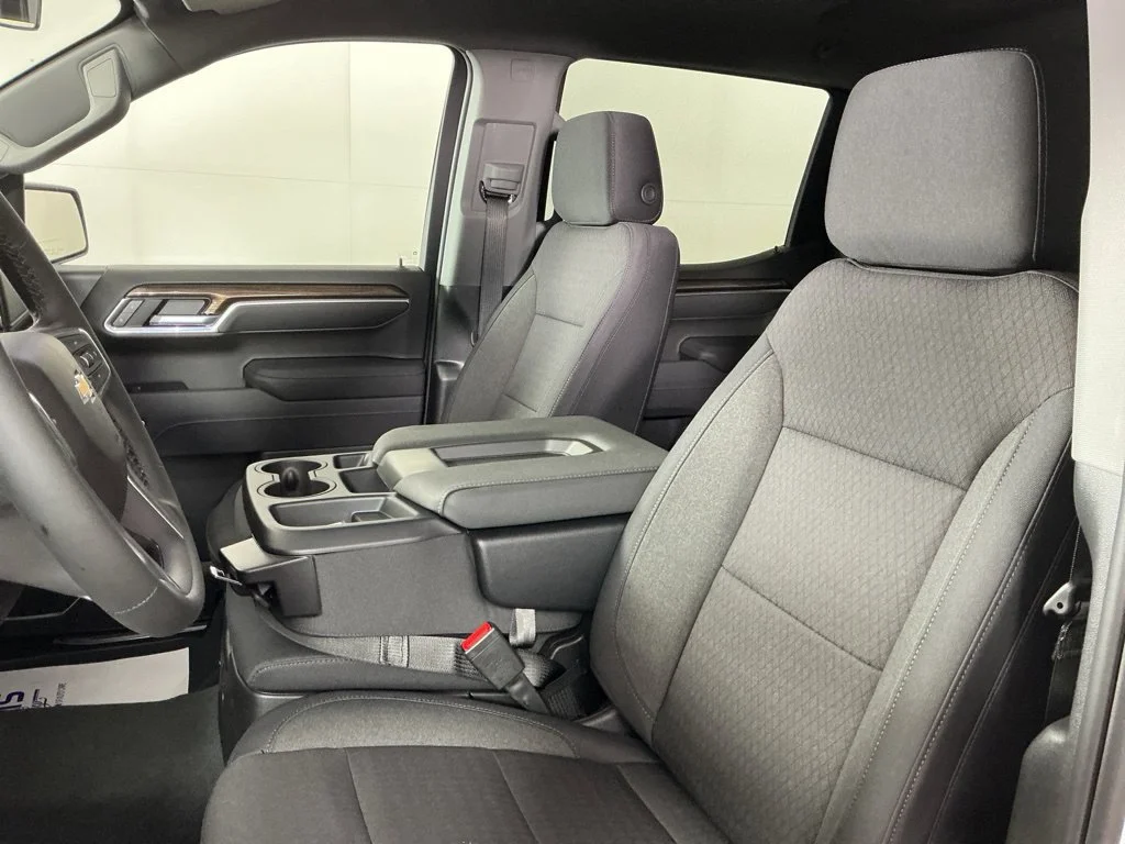 New 2026 Summit White Chevrolet LT (2FL) image 4