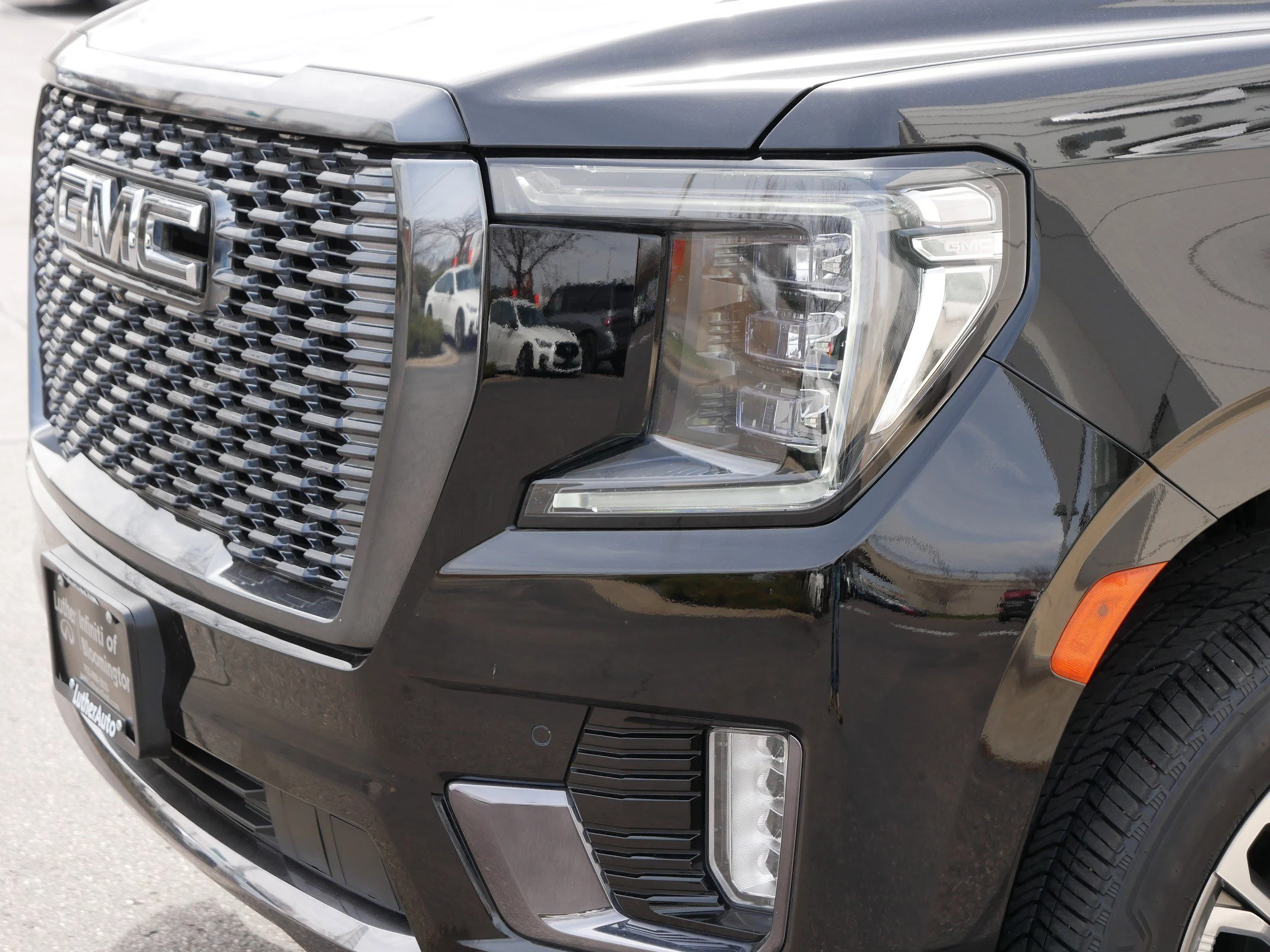 Used 2024 Onyx Black GMC Denali Ultimate image 16