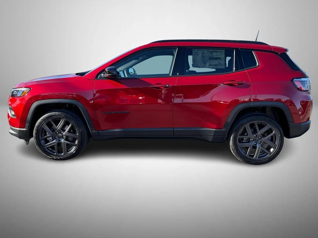 New 2026 Red Hot Pearl-Coat Exterior Paint Jeep Latitude image 5
