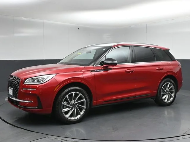 Used 2023 Red Lincoln Grand Touring image 4