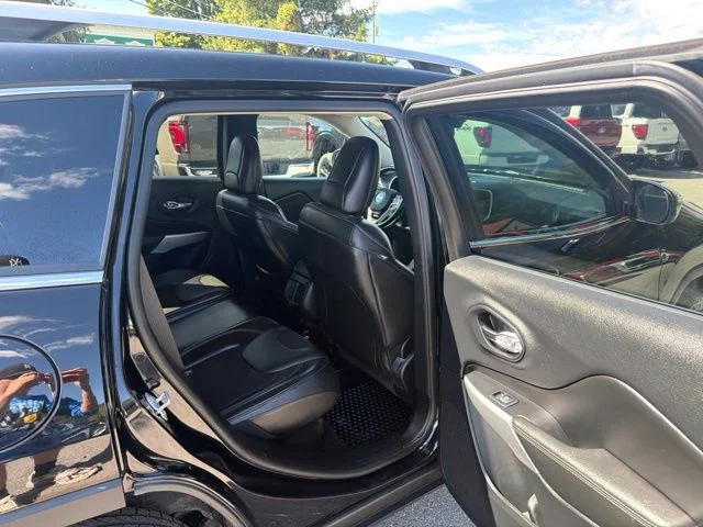Used 2018 Diamond Black Jeep Latitude Plus image 37