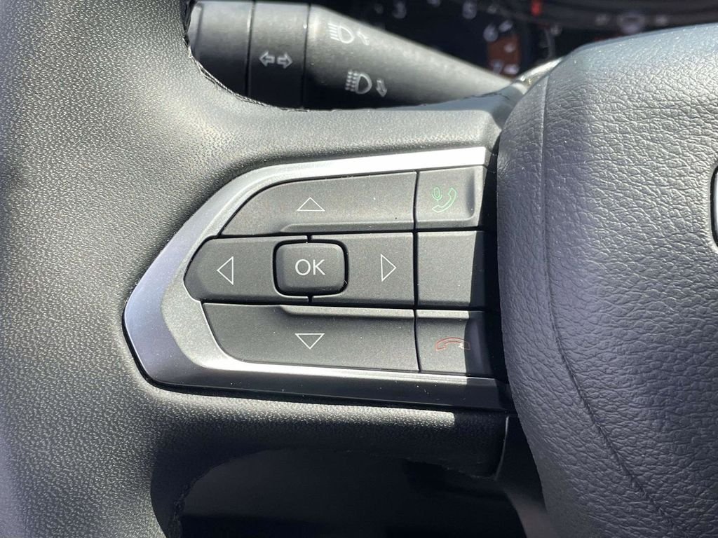 Used 2024 White Jeep Latitude image 19