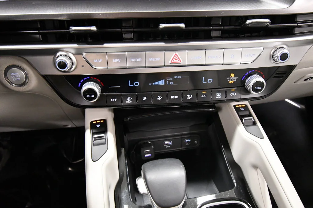 Certified Used 2024 Gray Kia S image 27