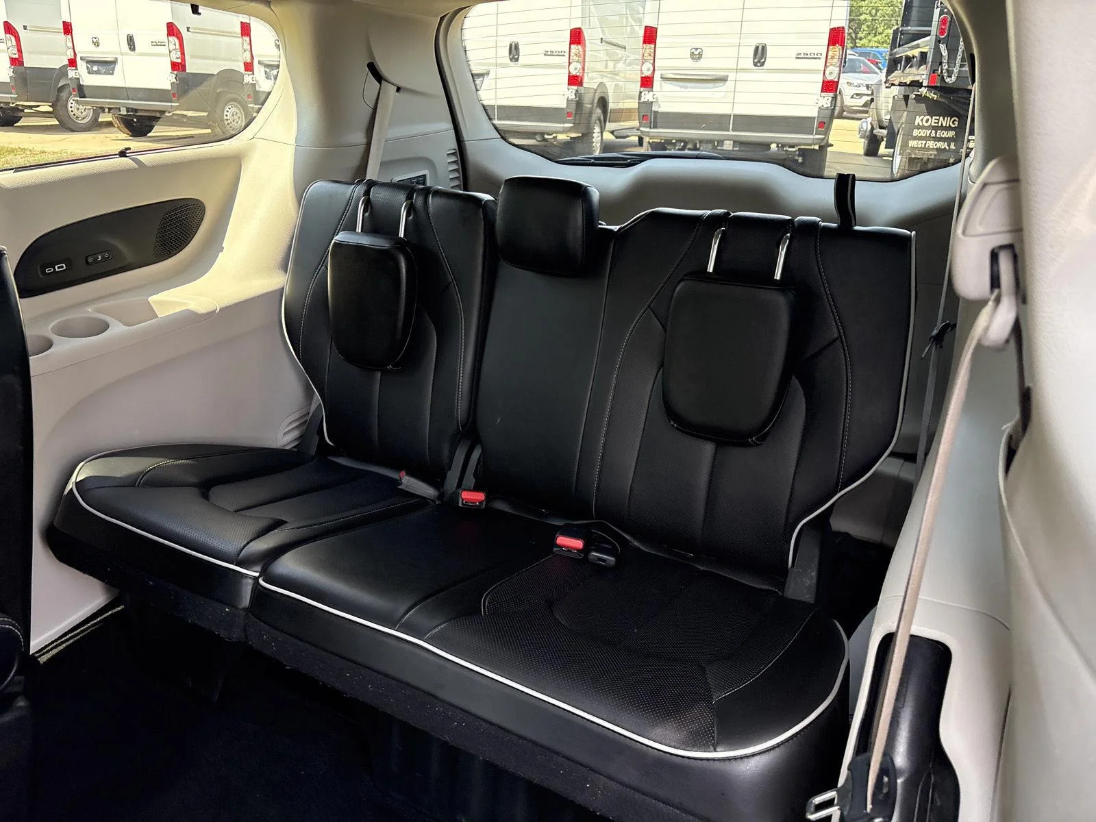 Used 2022 Fathom Blue Pearlcoat Chrysler Limited image 11
