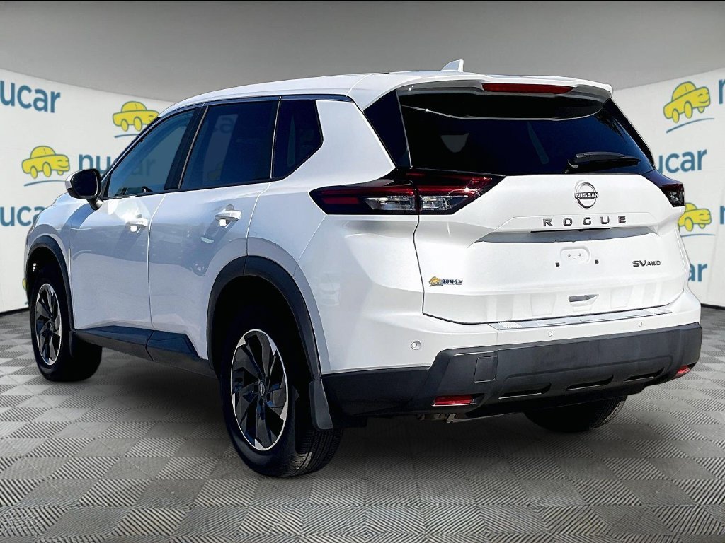 Used 2024 Everest White Pearl Nissan SV image 4