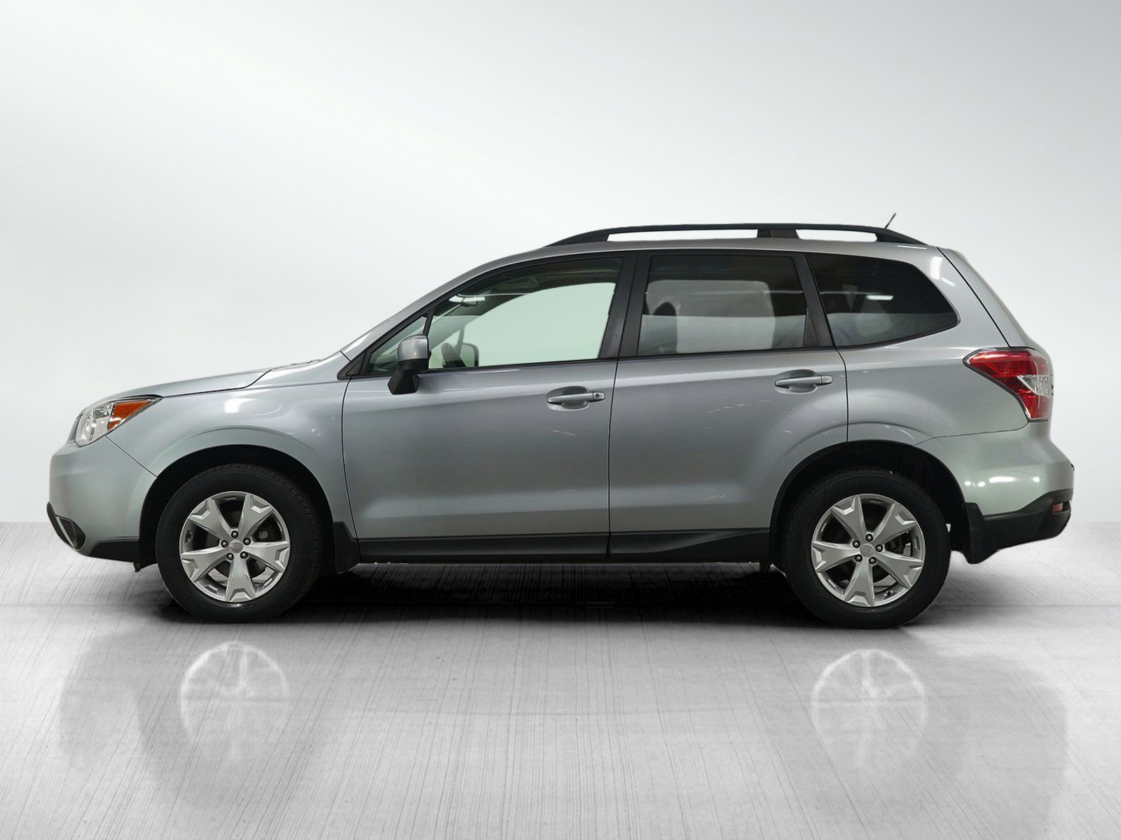 Used 2015 Subaru Forester i Premium with VIN JF2SJADC5FH457964 for sale in South Saint Paul, Minnesota