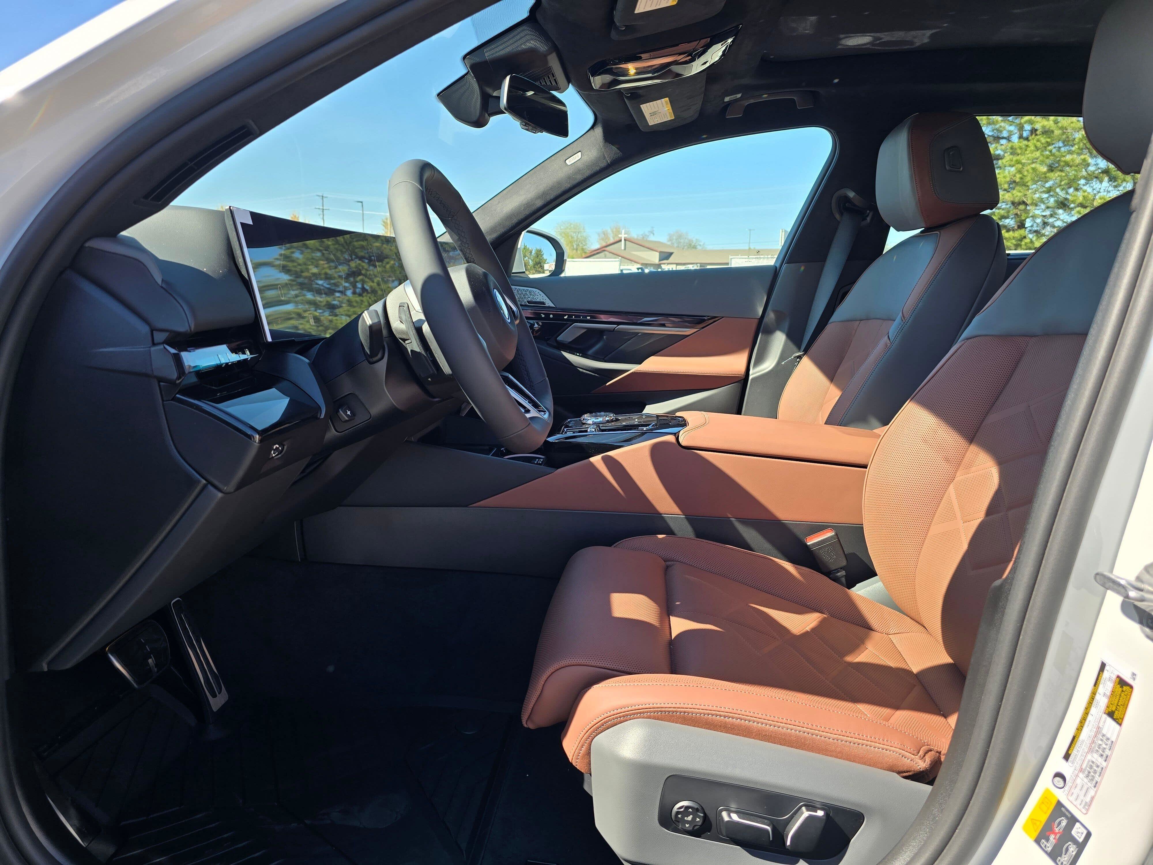 2026 BMW 5 Series 550e - Photo 10