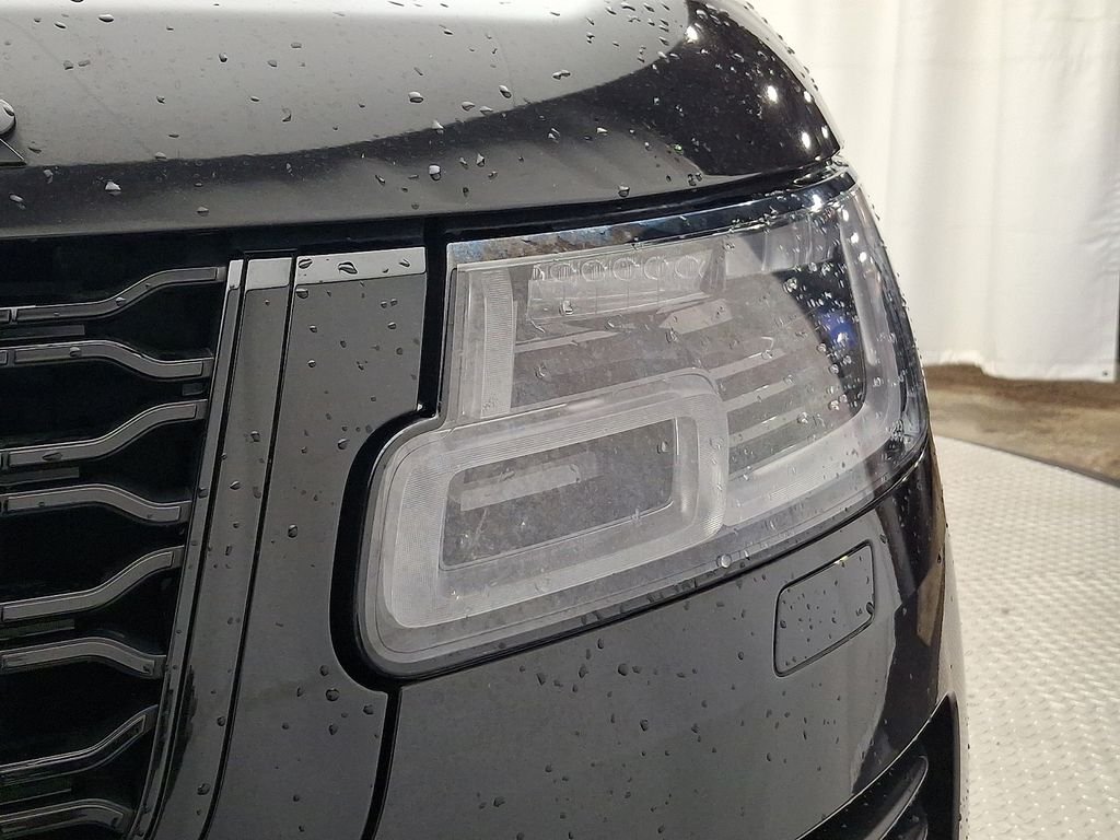Used 2020 Santorini Black Metallic Land Rover HSE image 9