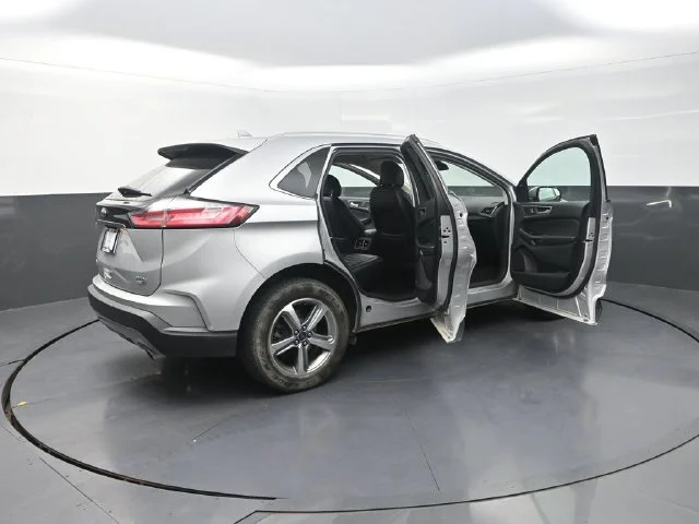 Used 2019 Silver Ford SEL image 36