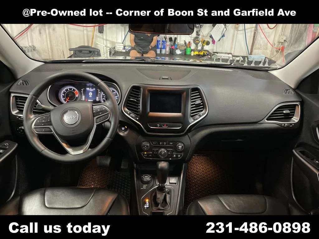 Used 2019 Blue Jeep Latitude Plus image 18