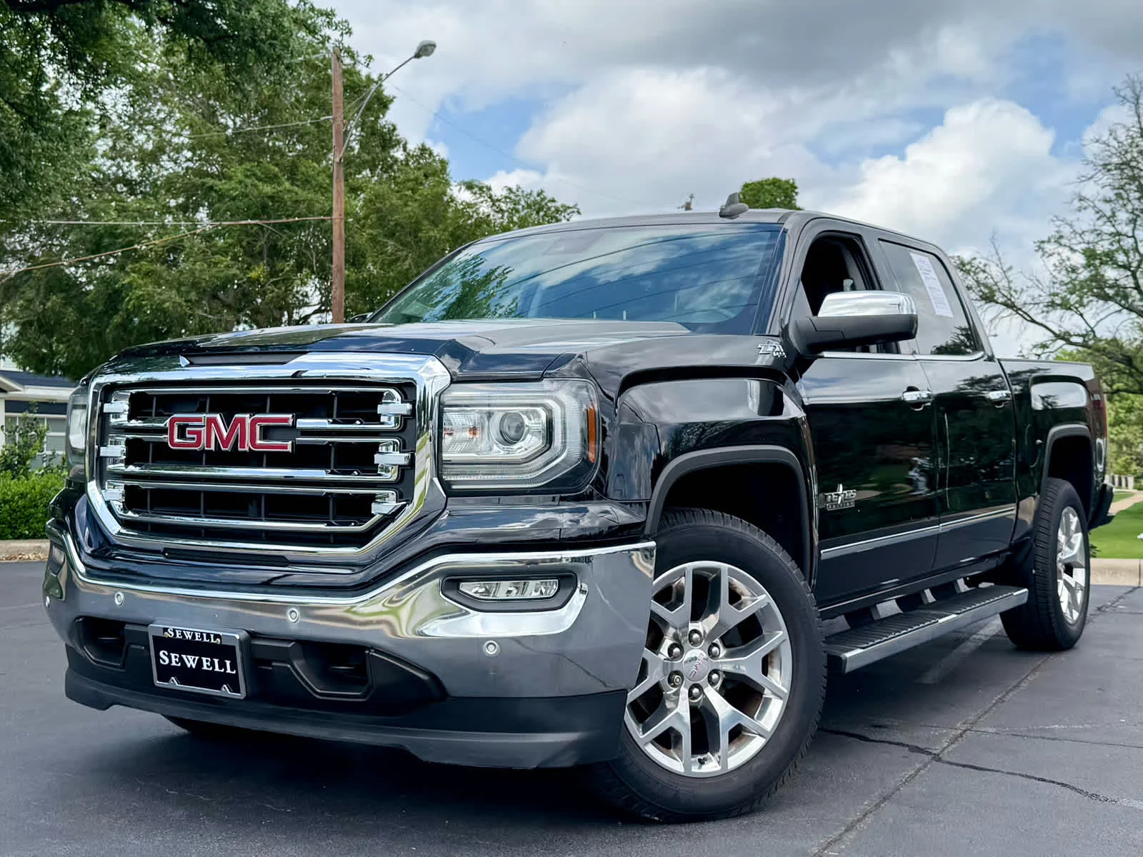 2017 GMC Sierra 4WD Crew Cab Short Box SLT's photo