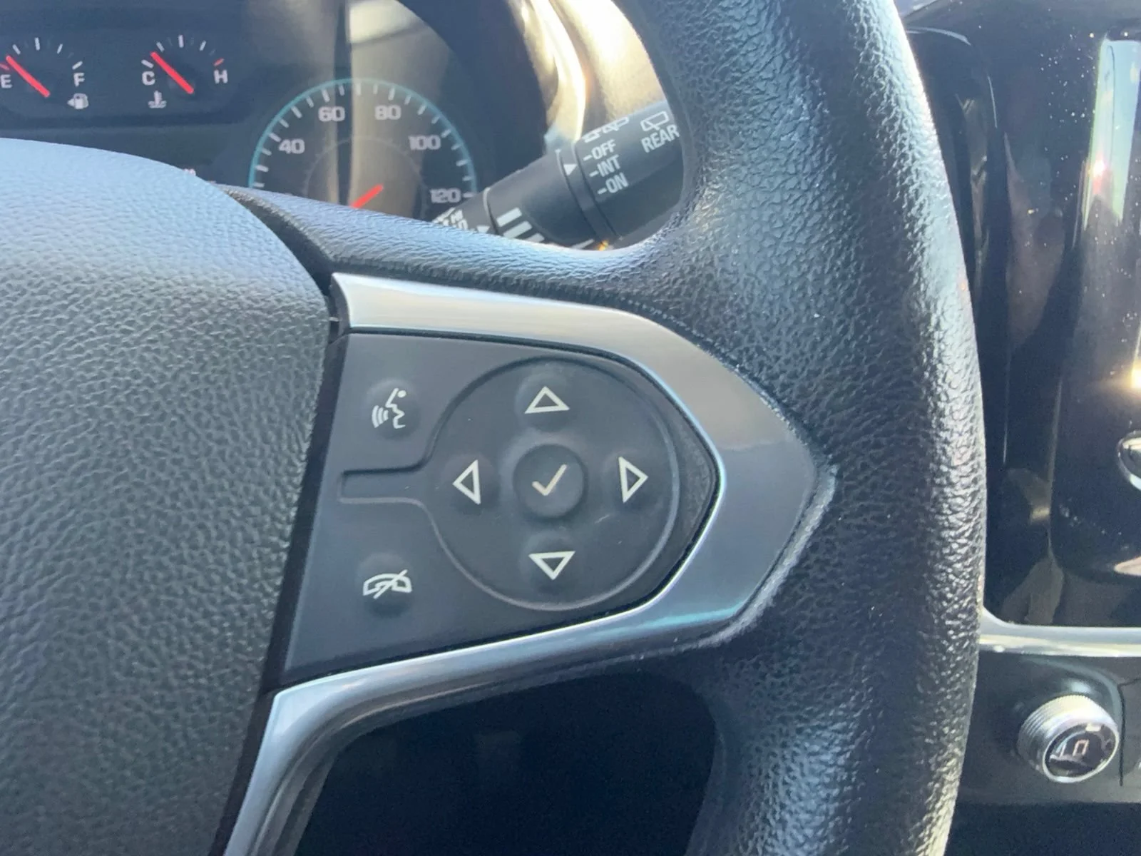 2020 Chevrolet Traverse LS - Photo 15
