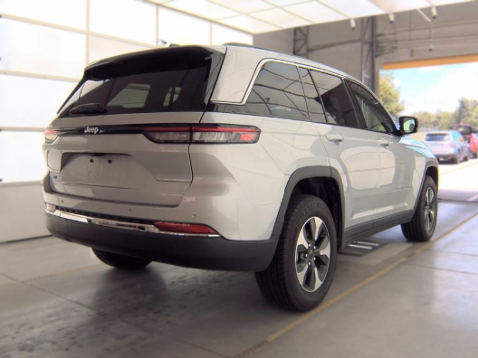 Used 2024 Silver Jeep 4xe image 3