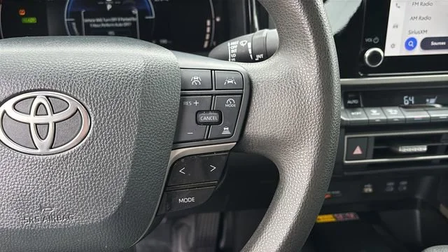 Used 2025 White Toyota LE image 22