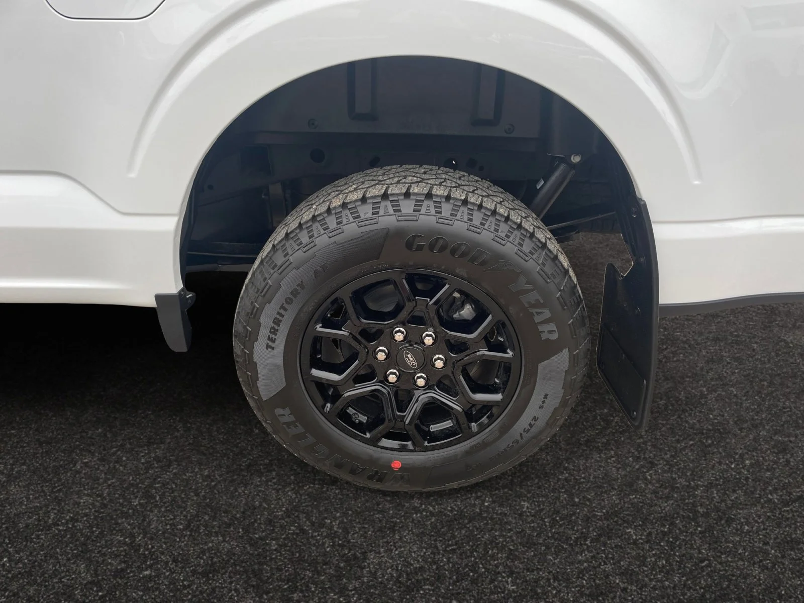 New 2026 Oxford White Ford XLT image 9