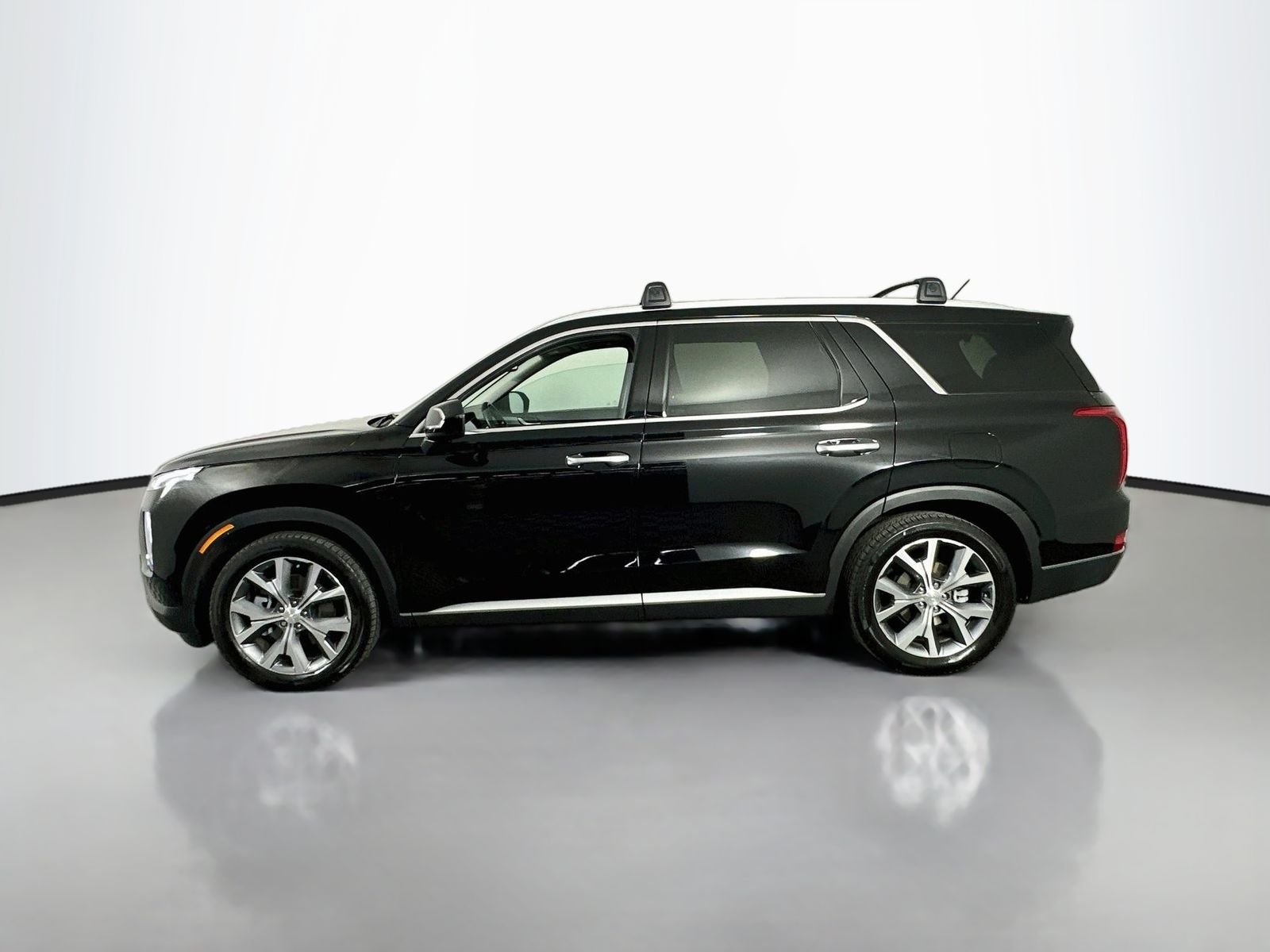 Used 2022 Abyss Black Pearl Hyundai SEL image 5