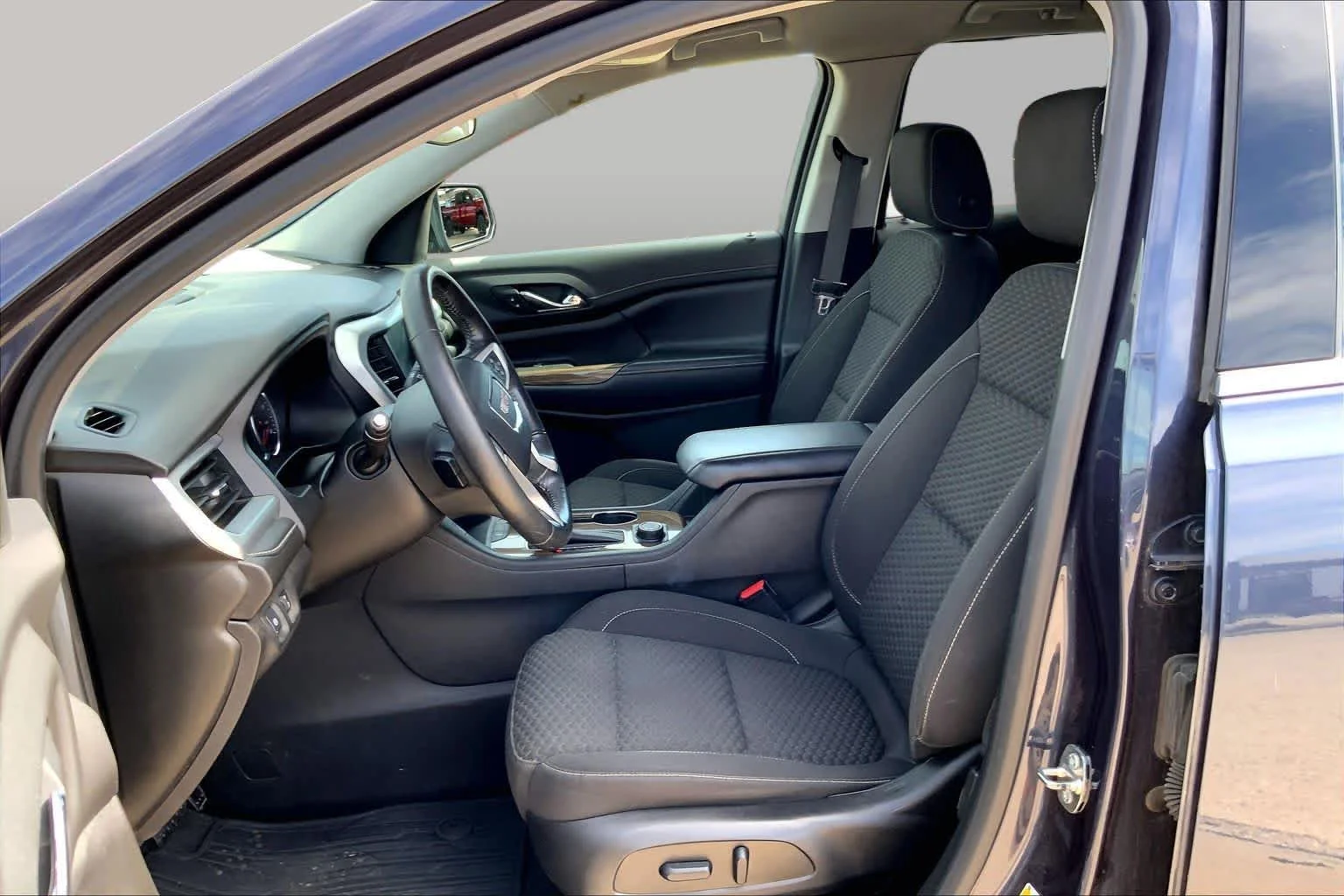 Used 2019 BLUE STEEL METALLIC GMC SLE image 8