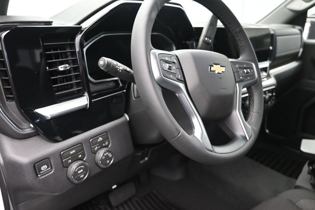 New 2026 Summit White Chevrolet LT (2FL) image 12