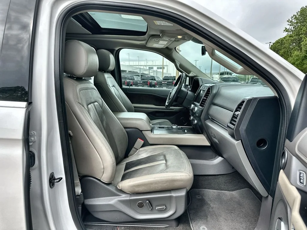 Used 2019 White Platinum Metallic Tri-Coat Ford Limited image 28