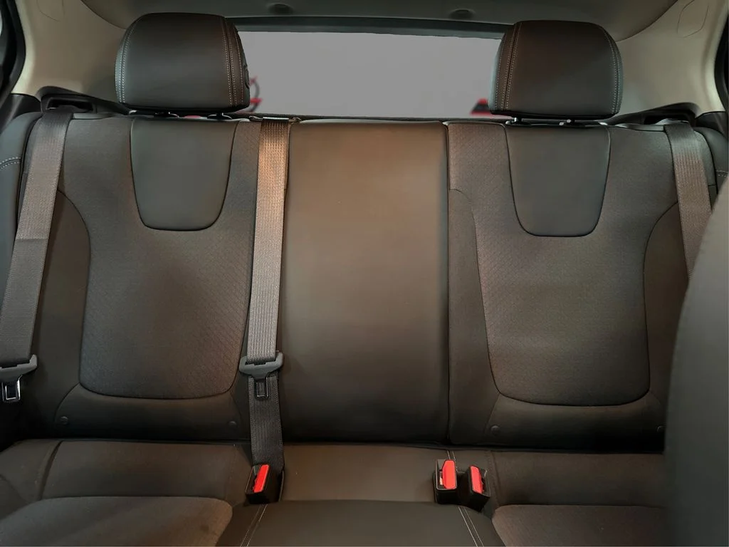 Used 2022 Red Buick Preferred image 19
