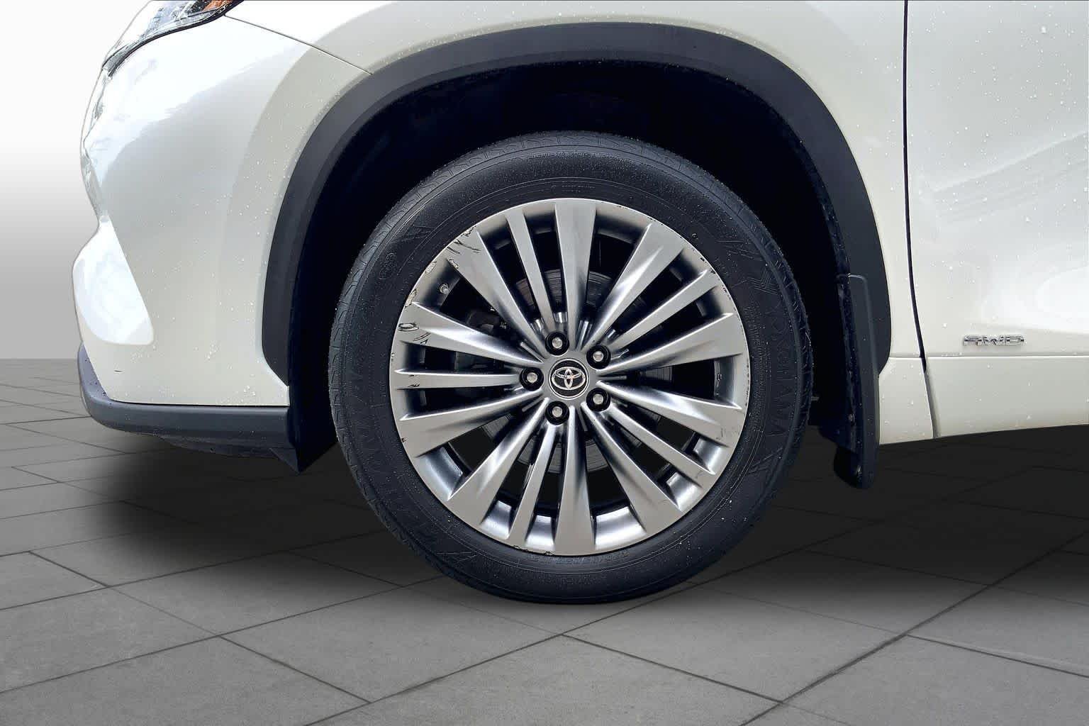 Used 2021 Blizzard Pearl Toyota Hybrid Platinum image 11