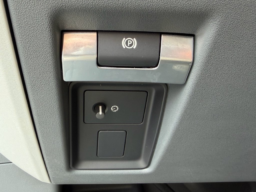 Used 2023 Black Land Rover SE image 24